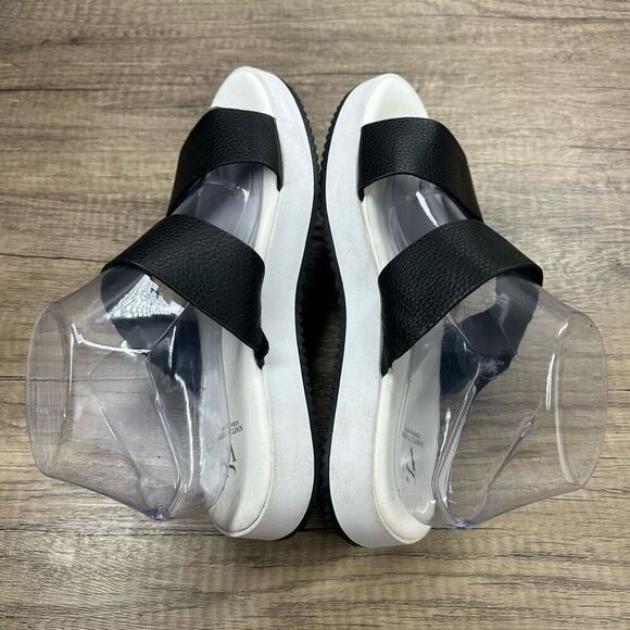 Simply Vera Wang~Women's~Slide White/ Black Straps Sandals~Size 8.5M - Picture 6 of 9